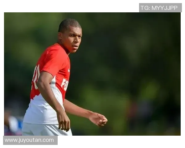 恩德里克崛起之路：从青涩少年到足球天才的成长故事